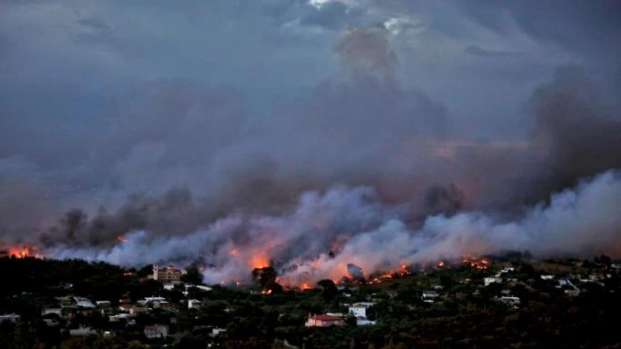 «Είχαν μπροστά τους τη φωτιά και πίσω τον γκρεμό… Αγκαλιάστηκαν όλοι μαζί και κάηκαν ζωντανοί»!